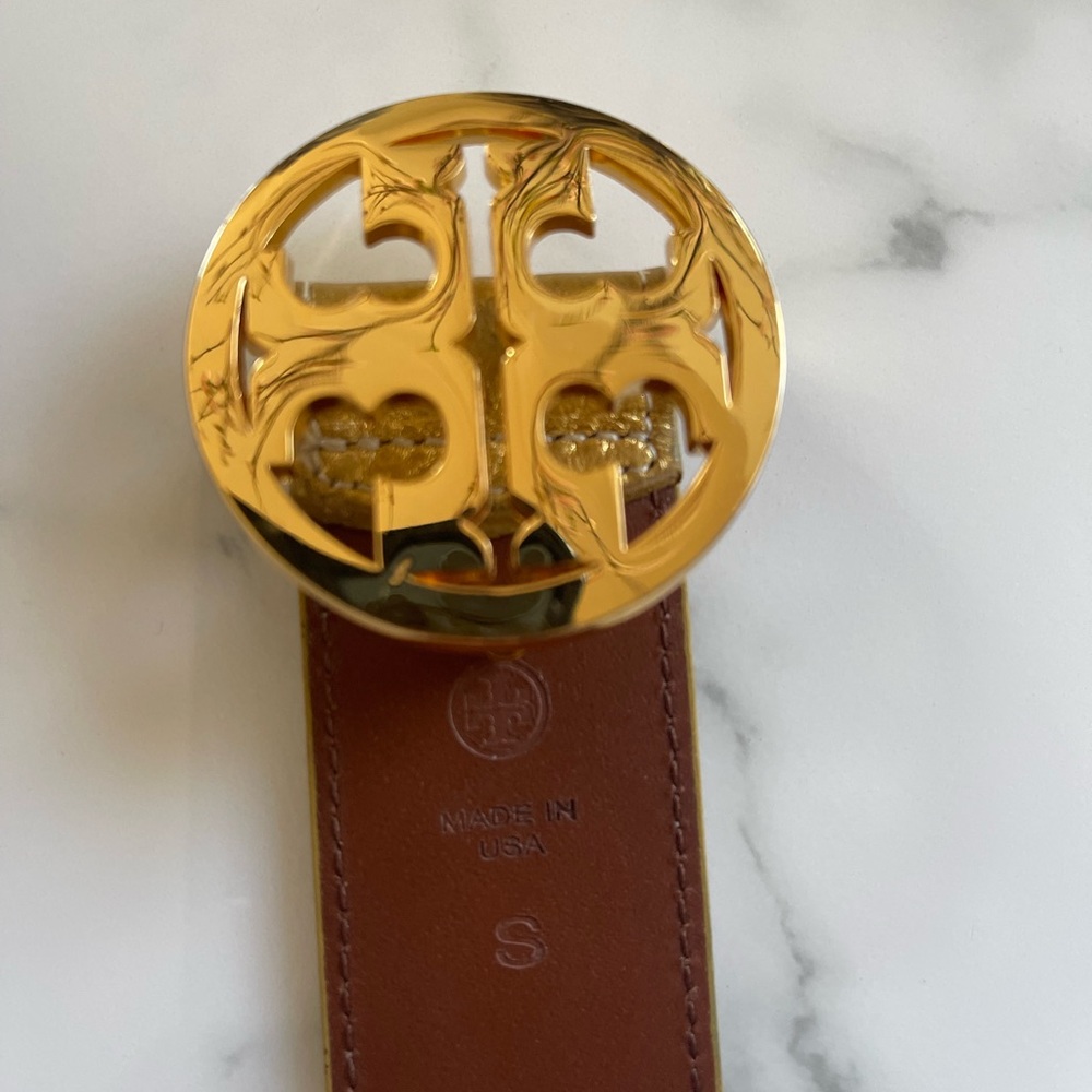 Tory Burch logo belt with a gold leather band. Size Small.